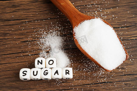 砂糖摄影照片_无糖、甜砂糖与文本、糖尿病预防、饮食和减肥以保持身体健康。