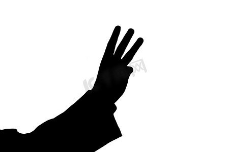 男人的手显示三个黑色