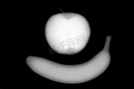 苹果和香蕉由 X 射线扫描