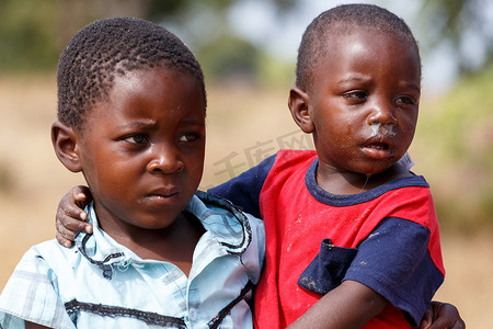 肮脏和贫穷的纳米比亚儿童