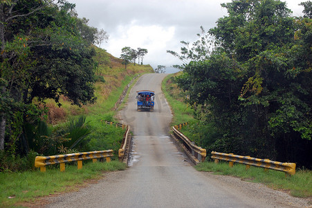 新几内亚摄影照片_巴布亚新几内亚的公路