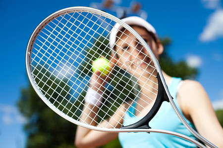 法院扁平摄影照片_女人打网球，夏季饱和主题