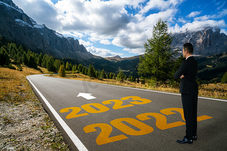 新征程摄影照片_2023年新年征程与未来愿景