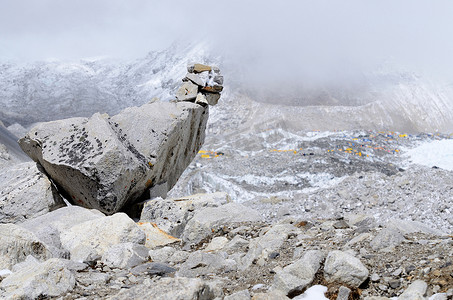 在珠穆朗玛峰大本营艰苦跋涉，喜马拉雅山，尼泊尔，亚洲的道路标志