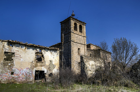 废弃教堂摄影照片_废弃的教堂