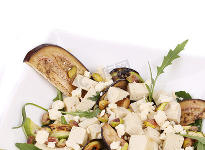 茴香豆腐摄影照片_沙拉配烤蔬菜和豆腐。