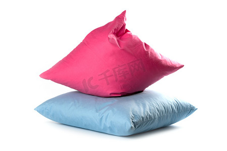 蓝色的枕头摄影照片_粉红色和蓝色的枕头