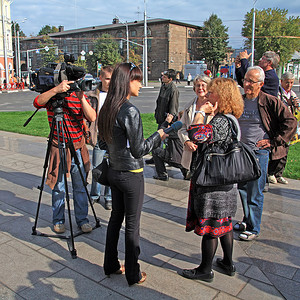 俄罗斯雅罗斯拉夫尔市-9 月 11 日：2010 年 9 月 11 日，俄罗斯雅罗斯拉夫尔市千禧年庆典。镇街采访。