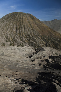 攀岩色彩摄影照片_印度尼西亚爪哇布罗莫的火山，色彩鲜艳的生动主题