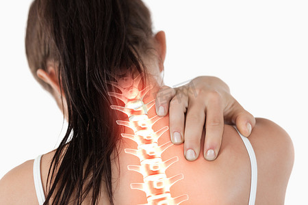 颈痛女性突出的脊柱