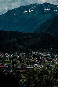 山中村庄的壮丽景色