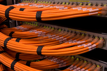 网络集线器和光缆