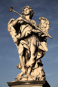 天使头箍摄影照片_Potaverunt me 钢雕像在罗马圣天使堡桥上