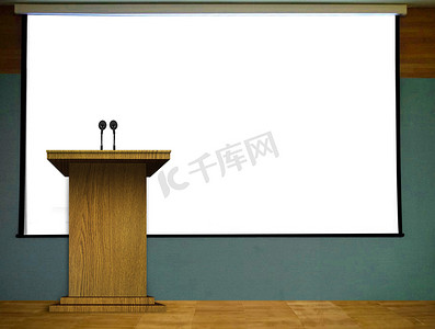 白色舞台摄影照片_带空白投影仪屏幕的舞台上的讲台