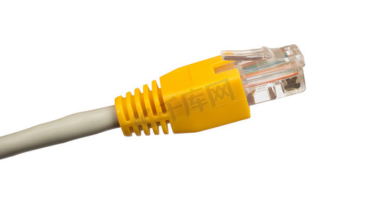 双绞线摄影照片_在白色的黄色计算机电缆