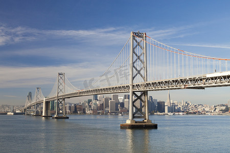 汽车大桥摄影照片_旧金山和海湾大桥