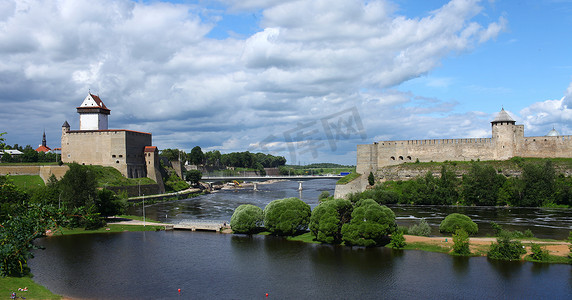 纳尔瓦和伊万哥罗德堡垒的对抗中世纪堡垒