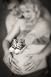 携手童鞋摄影照片_孕妇和丈夫带着童鞋