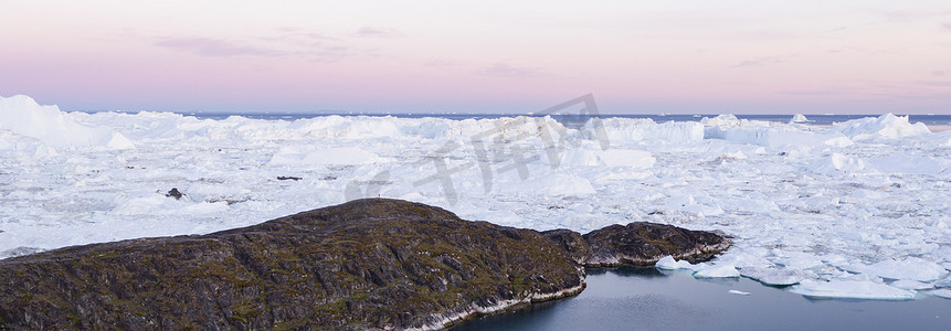 格陵兰岛 icefjord 的冰山和冰的格陵兰景观自然。