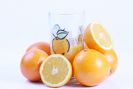 榨摄影照片_鲜手榨橙汁。