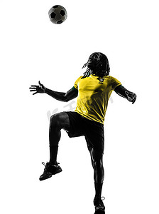 一名黑人巴西足球运动员男子剪影