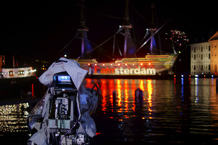 照相机镜头摄影照片_在老船阿姆斯特丹的照相机镜头