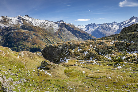 瑞士阿尔卑斯山 Graubunden Canton 村庄的田园风光