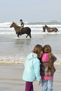 国王队在度假，Polzeath，康沃尔郡，英国。