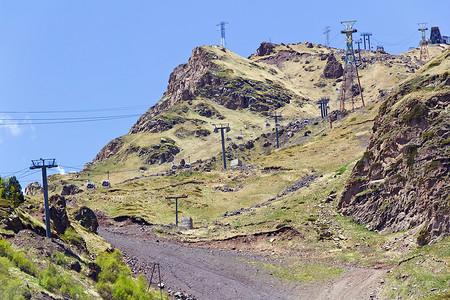 钢丝布摄影照片_高加索山脉的缆车