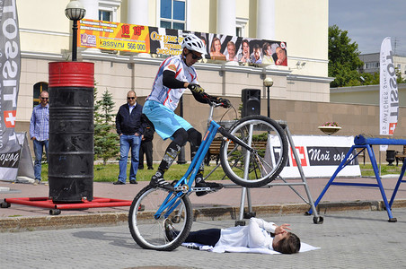 米哈伊尔·苏哈诺夫 (Mikhail Sukhanov) 的表现，俄罗斯自行车赛冠军。 