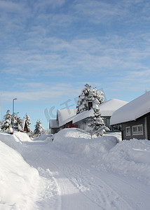冬天房屋下雪摄影照片_冬天的街道和房屋