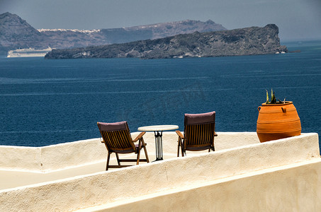 一个美妙的海岛大阳台的躺椅