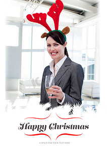 戴着新奇圣诞帽、用香槟敬酒的微笑女商人的合成图像
