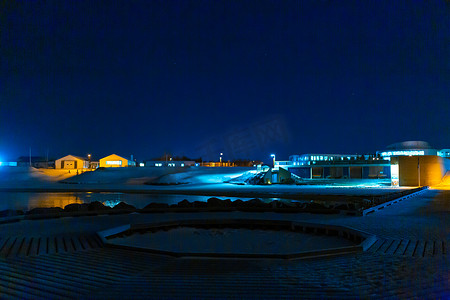 雷克雅未克摄影照片_雷克雅未克市海滩夜景照片。