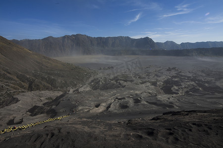 印度尼西亚爪哇布罗莫的火山，色彩鲜艳的生动主题