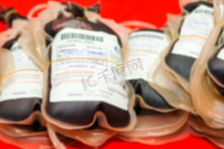 血浆袋摄影照片_散焦血液和血浆袋