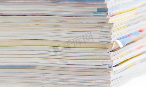 文件封面设计摄影照片_一叠彩色杂志或文件 — 纸张边缘背景