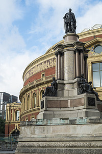 stat摄影照片_伦敦，英国 - 10 月 15 日： 皇家阿尔伯特音乐厅后面有 stat