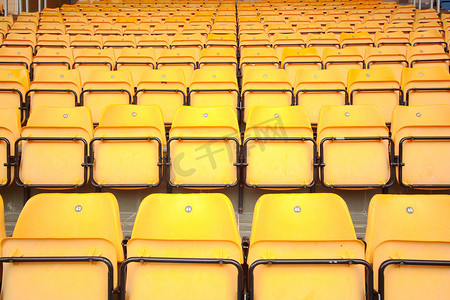大量游戏摄影照片_体育场内有大量黄色塑料座椅