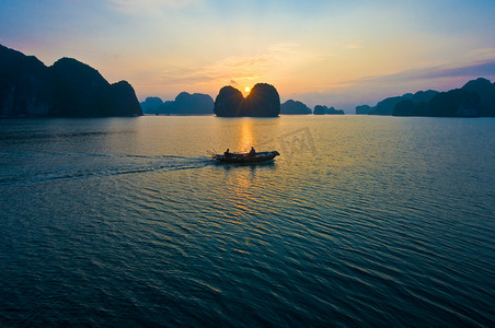 下龙湾日出