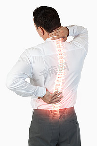 背部疼痛的人突出的脊柱