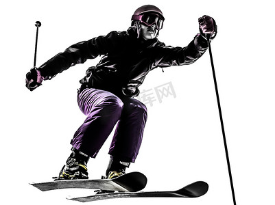 一名女子滑雪者滑雪跳跃剪影