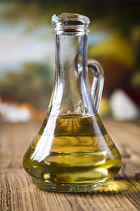 初榨橄榄油摄影照片_特级初榨橄榄油，地中海乡村主题