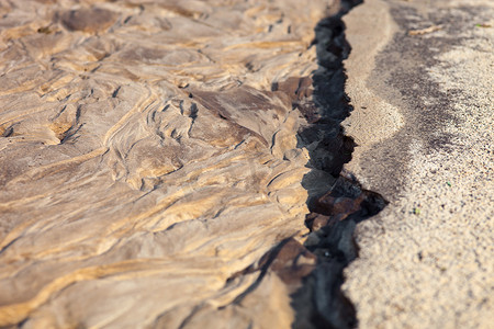 水流的形成摄影照片_具有水流形成的浮雕的沙面