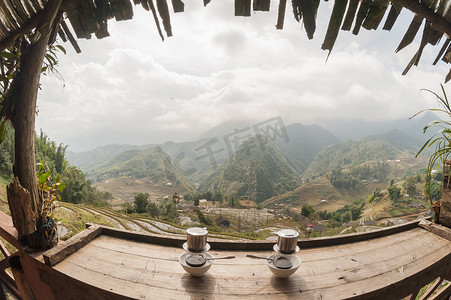 双耳咖啡手柄摄影照片_双咖啡越南风格全景。