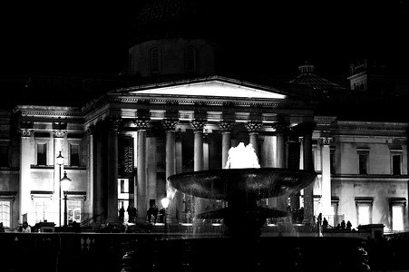 夜幕下的伦敦国家美术馆