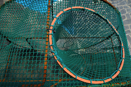 龙虾网摄影照片_空的绿色网鱼陷阱