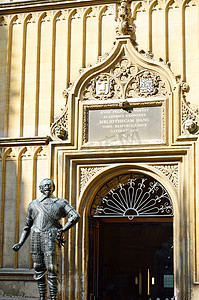 Bodleian 图书馆的雕像