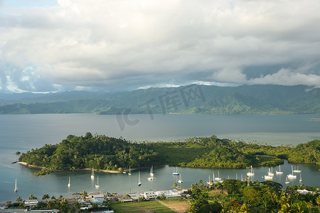 Savusavu 码头和 Nawi 小岛，瓦努阿岛，斐济