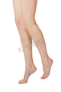四肢发凉摄影照片_优雅的长裸女性腿